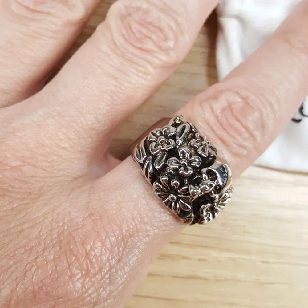 ALEXANDER MCQUEEN Jewelry Mens Size 9 / 19 Ring Silver Floral Skull $350
